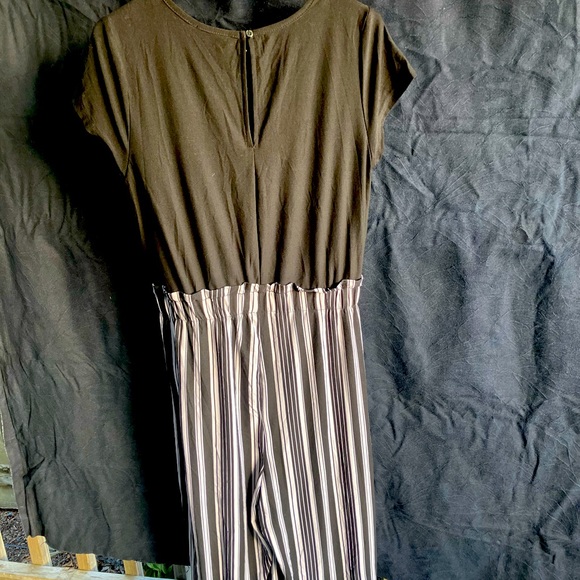 Brand new with tags, black and white pant romper - Picture 2 of 3